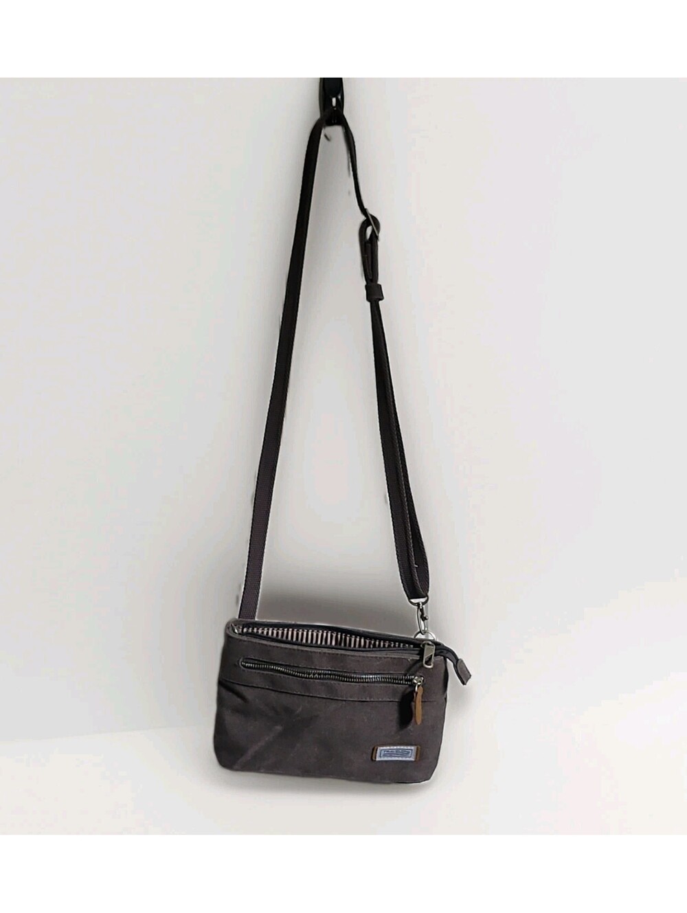 Travelon Gray Crossbody Bag Zip Closure Adjustable Detachable Strap Pockets